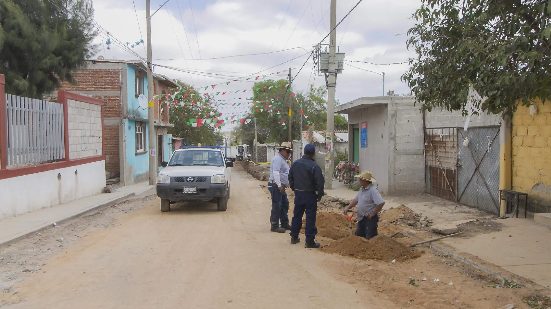 Rehabilitarán calle principal de Dolores de Ajuchitlancito.  Foto Luis Luévanos  El Sol de San Juan del Río.